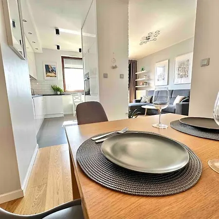 Wola Sowinskiego - Salon, Sypialnia, Balkon, Parking Apartmán